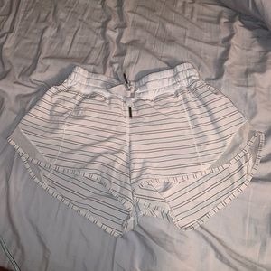 lululemon hotty hot shorts size 4! RARE